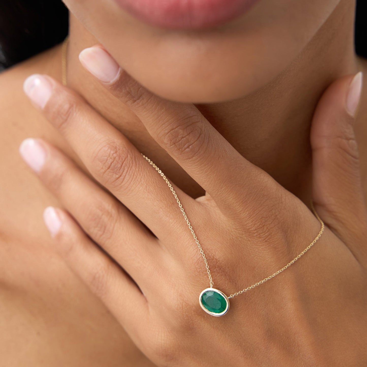 14k 1.55 - 2.20 Ctw Oval Shaped Bezel Setting Emerald Necklace