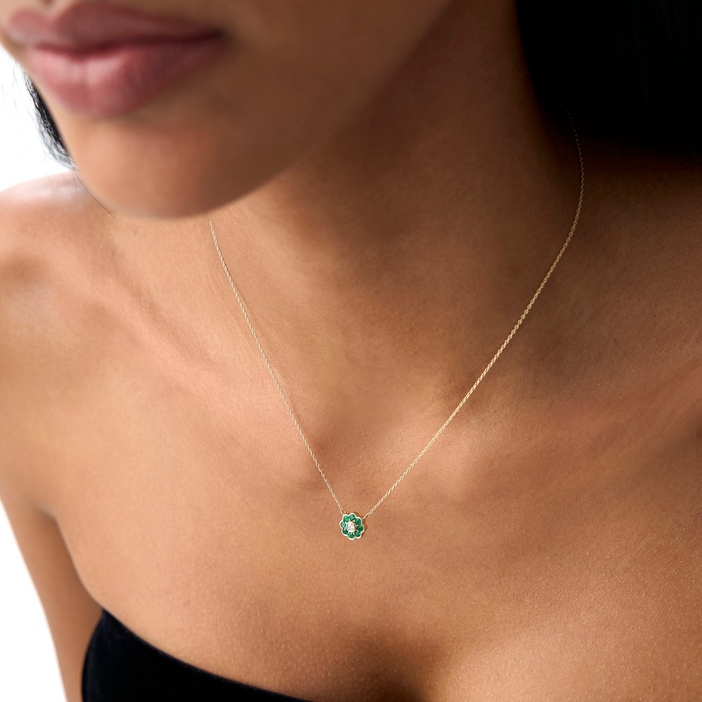 14K Bezel Setting Emerald Flower Diamond Necklace