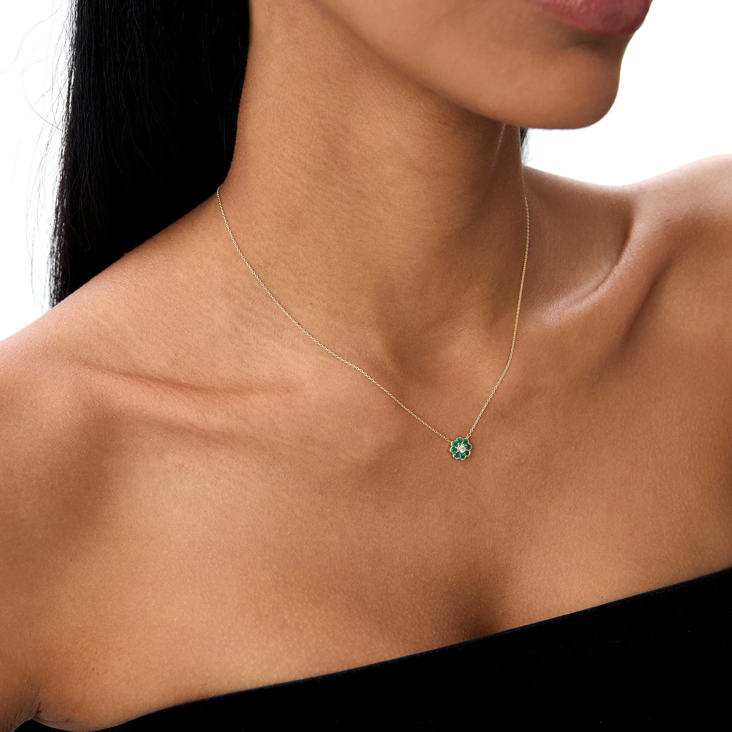 14K Bezel Setting Emerald Flower Diamond Necklace