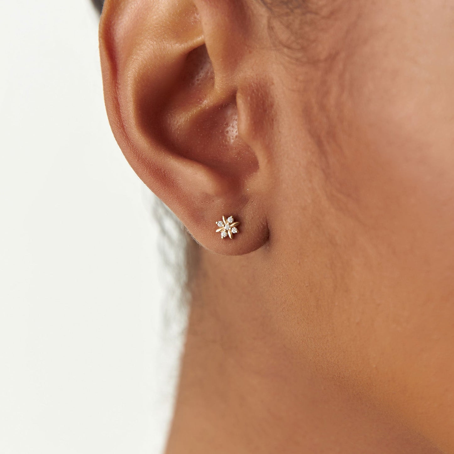 14k Dainty Crisscross Cluster Diamond Studs - Geum Jewels