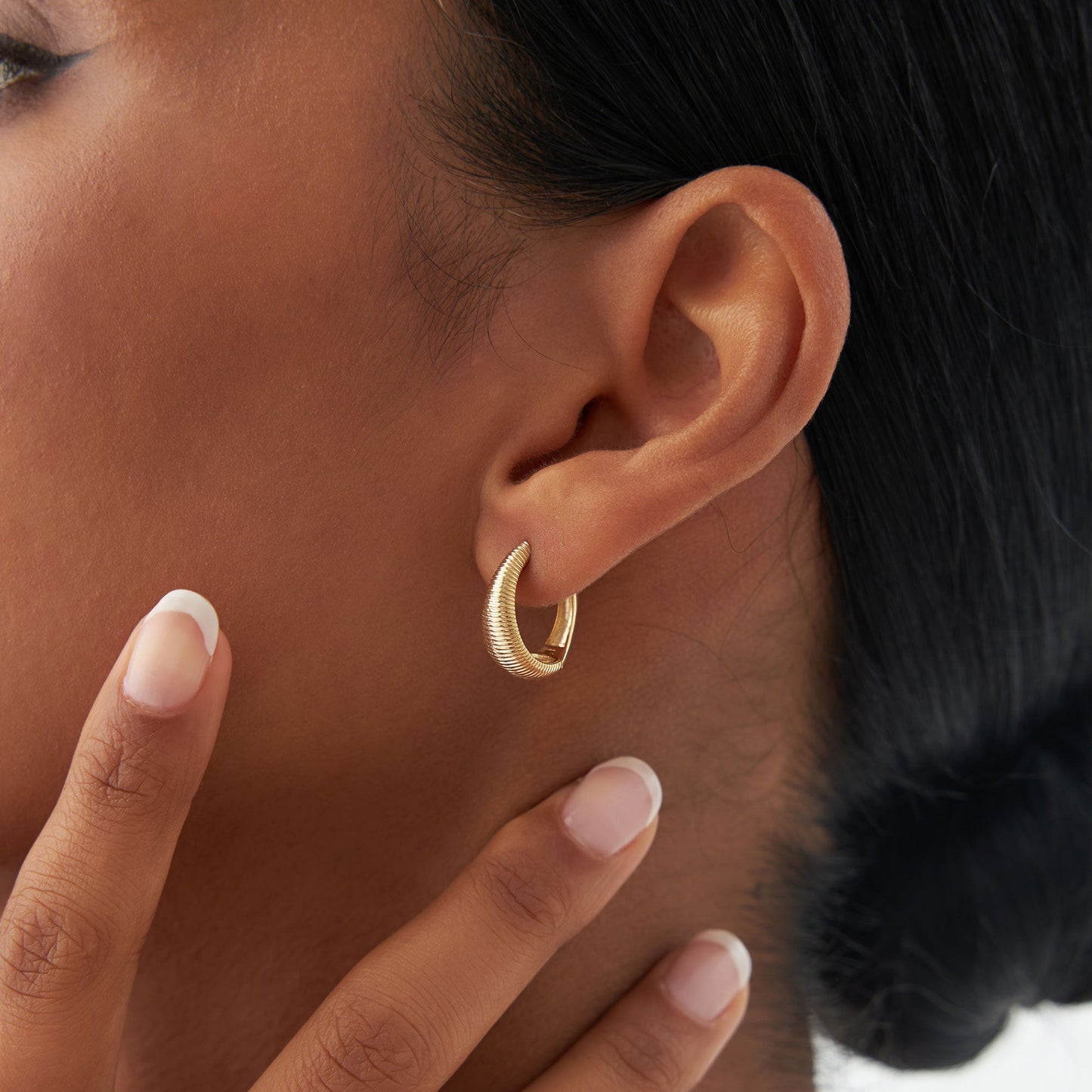 14k Gold Ribbed Teardrop Hoop Earrings - Geum Jewels