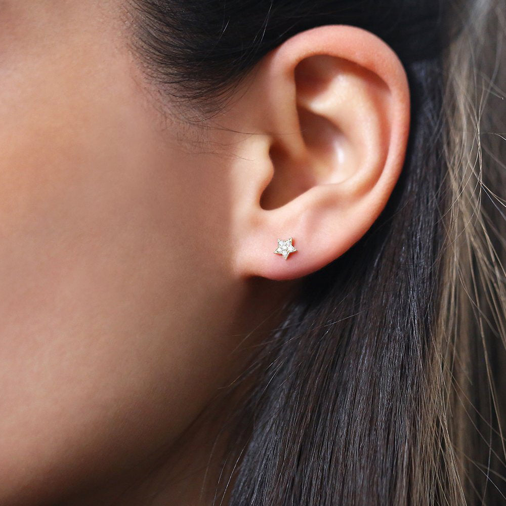 14K Gold Tiny Diamond Star Studs - Geum Jewels
