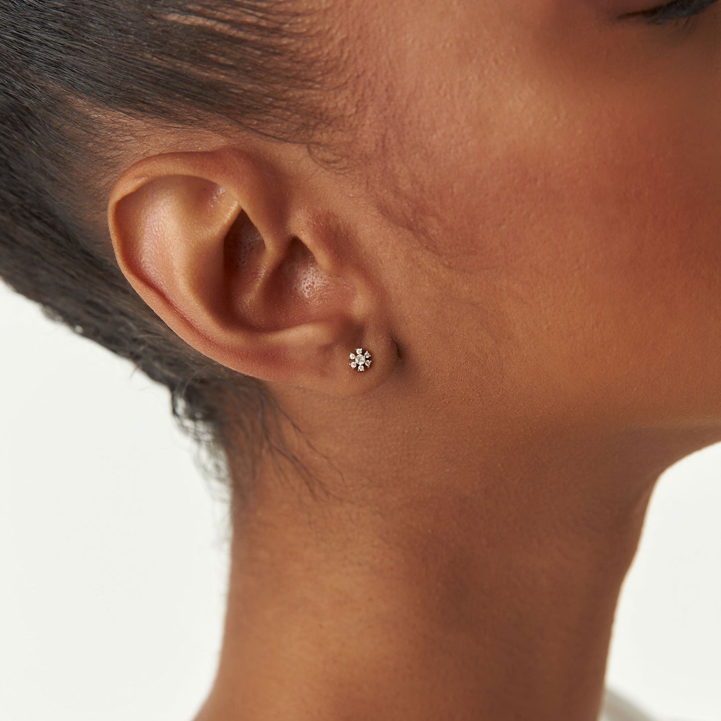 14K Petite Flower Design Diamond Stud Earrings - Geum Jewels