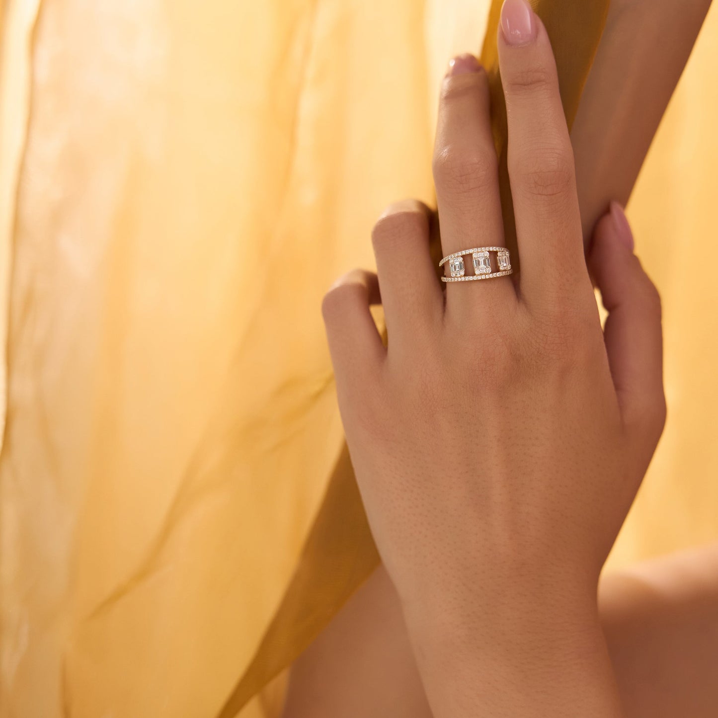14k Baguette and Round Diamond Illusion Setting Cocktail Ring