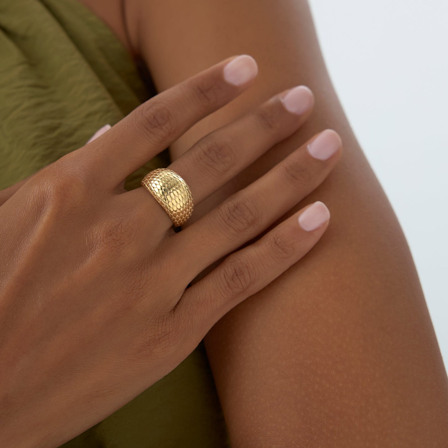 14K Chunky Snake Skin Texture Ring
