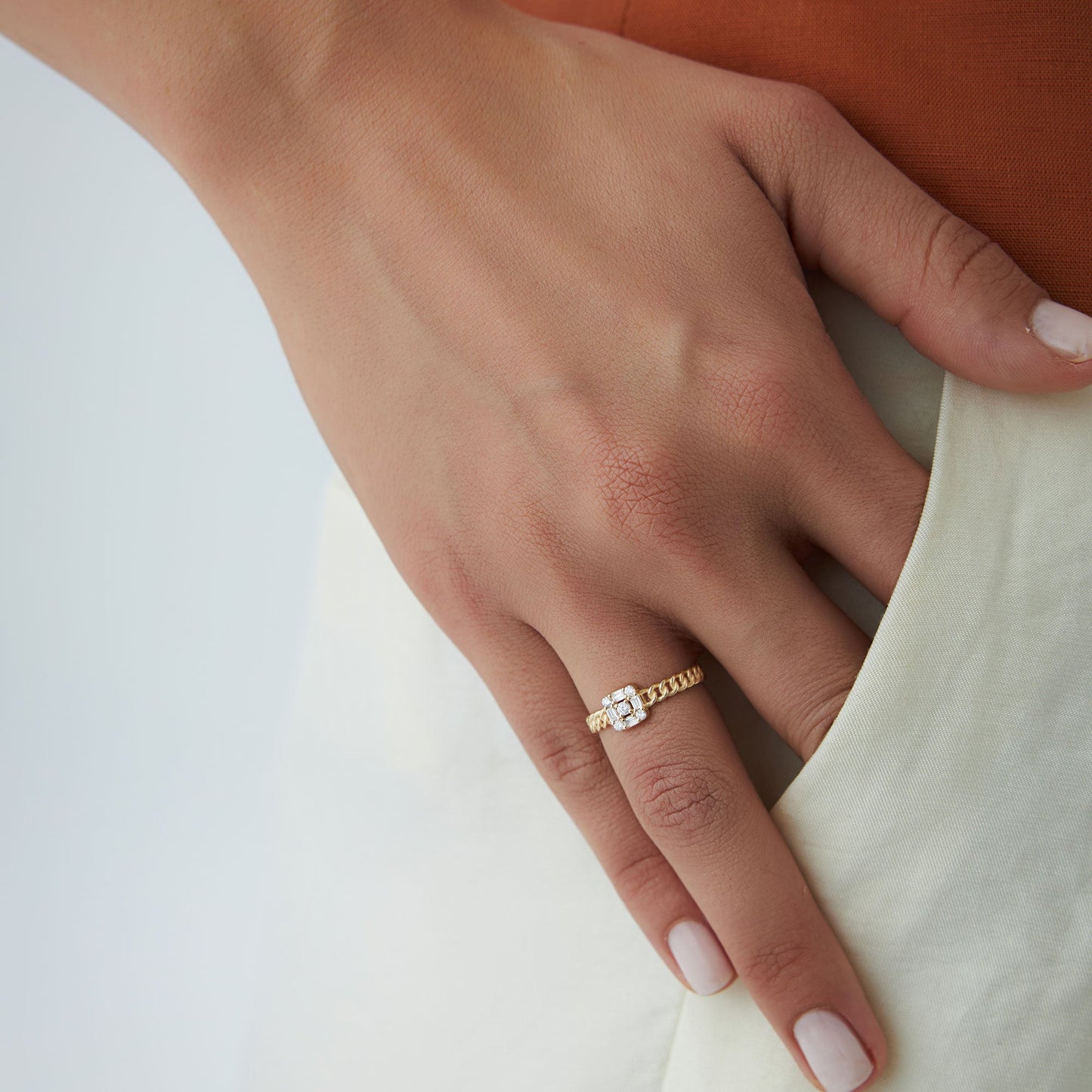 14k Curb Link Illusion Setting Baguette Diamond Ring