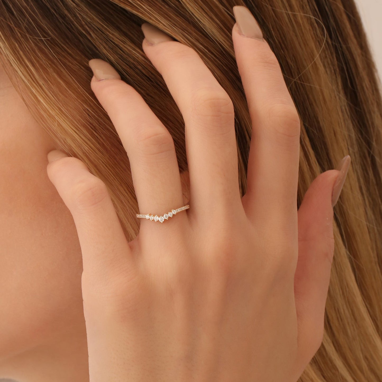 14k Curved Graduating Diamond Wedding Band