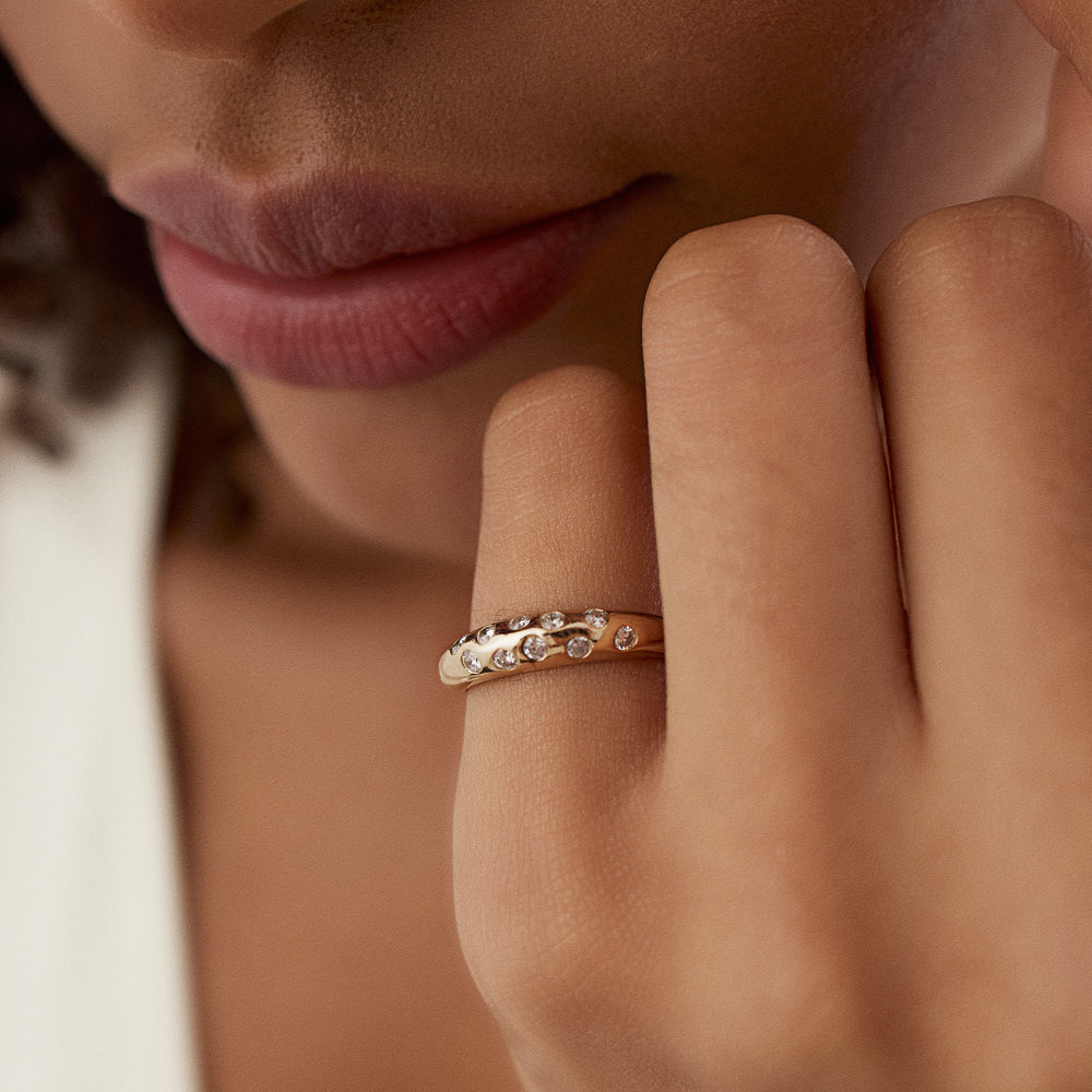 14k Dome Zig Zag Flush Diamond Ring