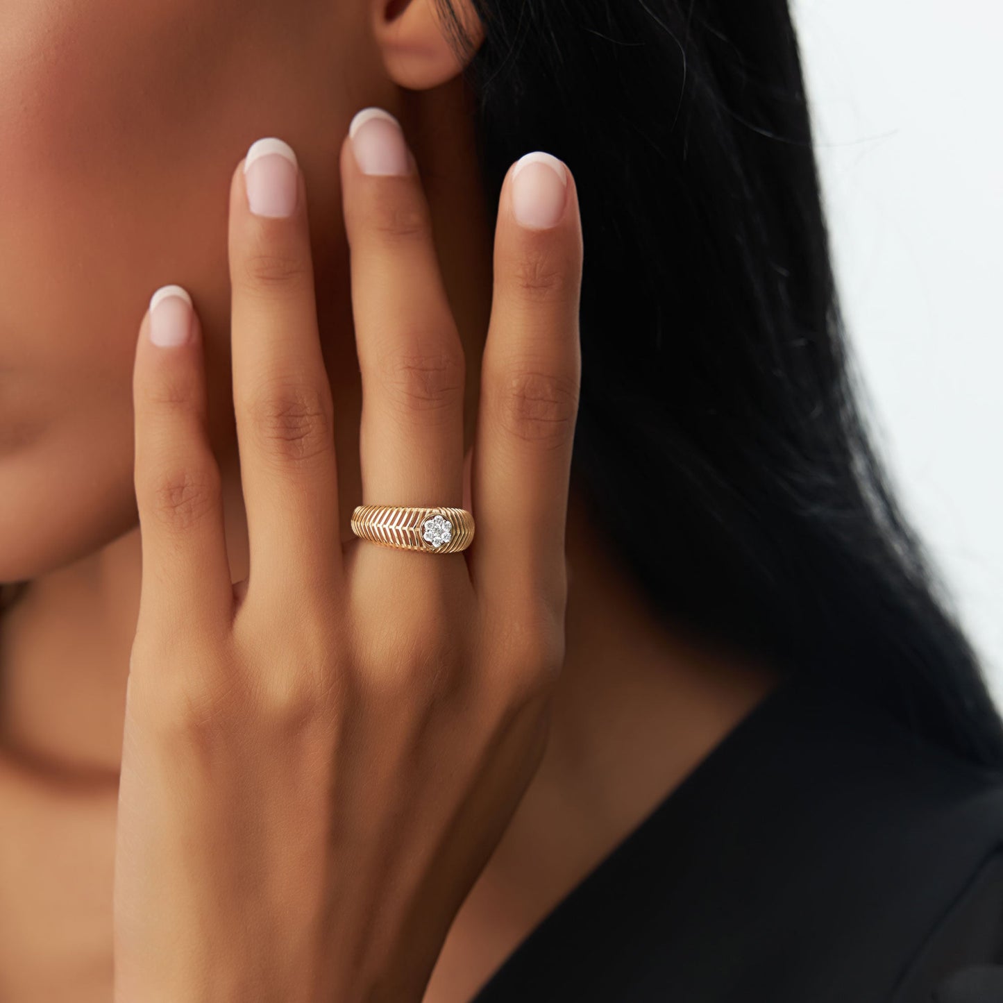 14k Unique Ribbed Illusion Setting Diamond Ring
