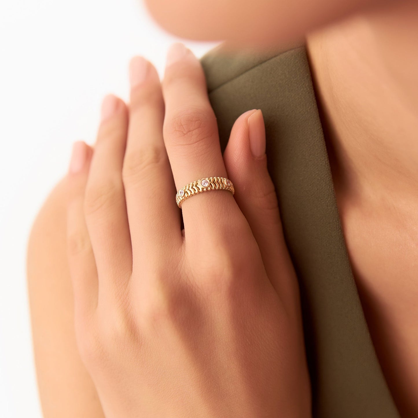 14k Unique Ribbed Three Stone Diamond Ring