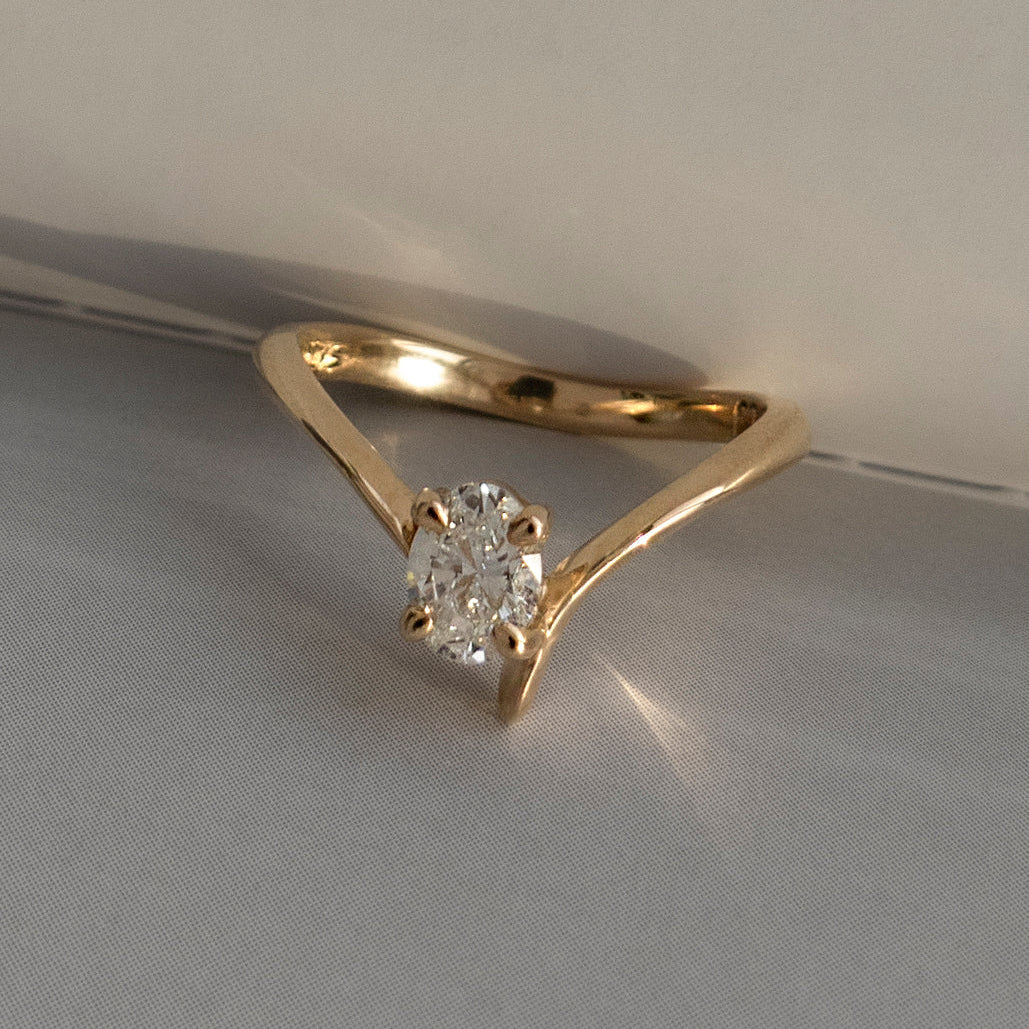 Cadette Oval Eve engagement ring with claw setting. Oval nature inspired engagement ring. Oval plant inspired engagement ring.