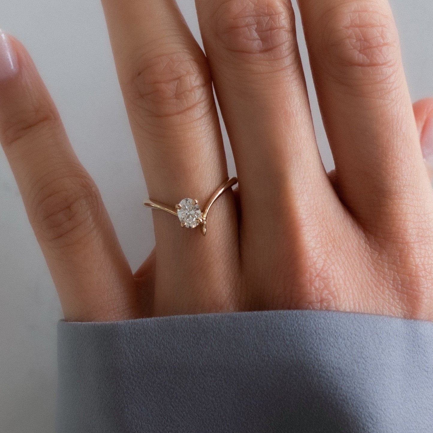 Cadette Oval Eve engagement ring with claw setting. Oval nature inspired engagement ring. Oval plant inspired engagement ring.