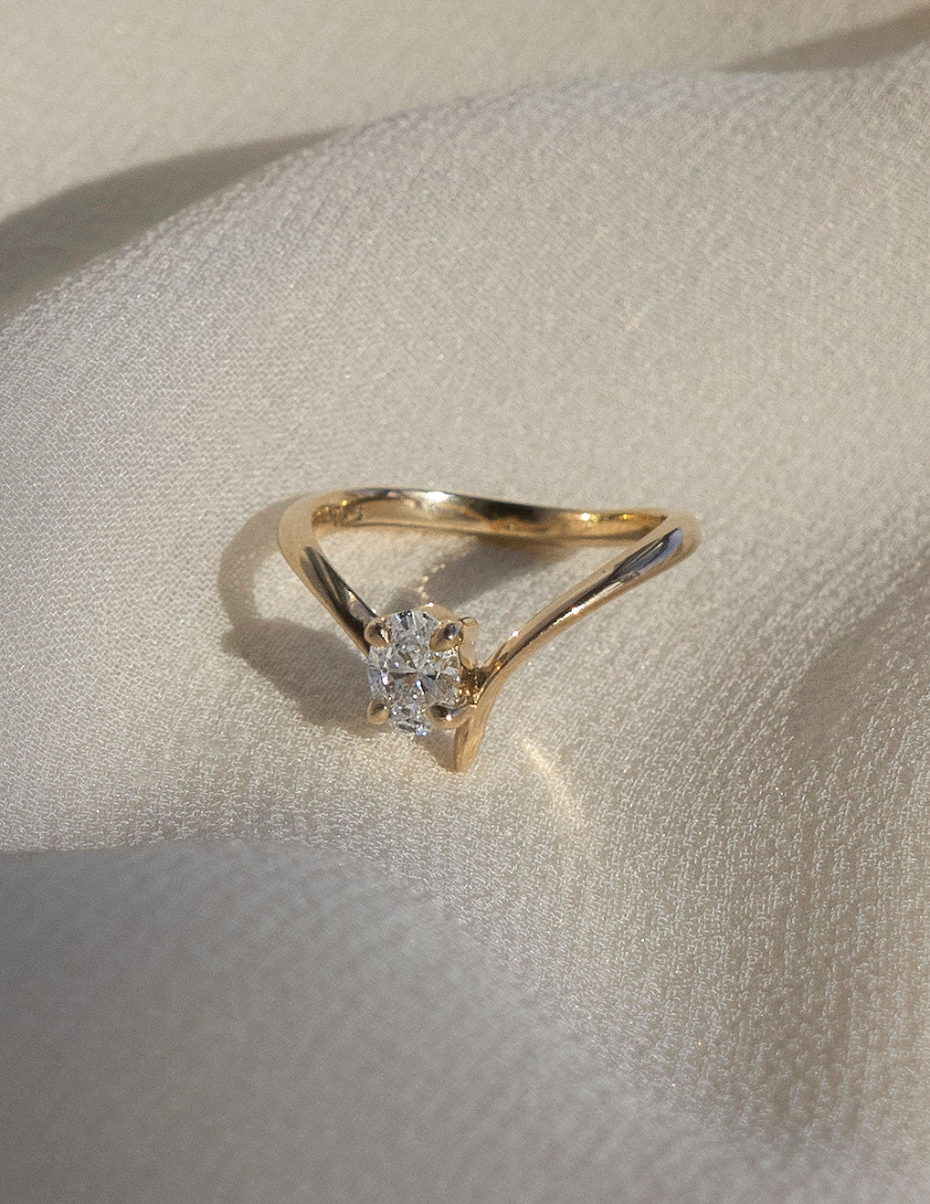 Cadette Oval Eve engagement ring with claw setting. Oval nature inspired engagement ring. Oval plant inspired engagement ring.