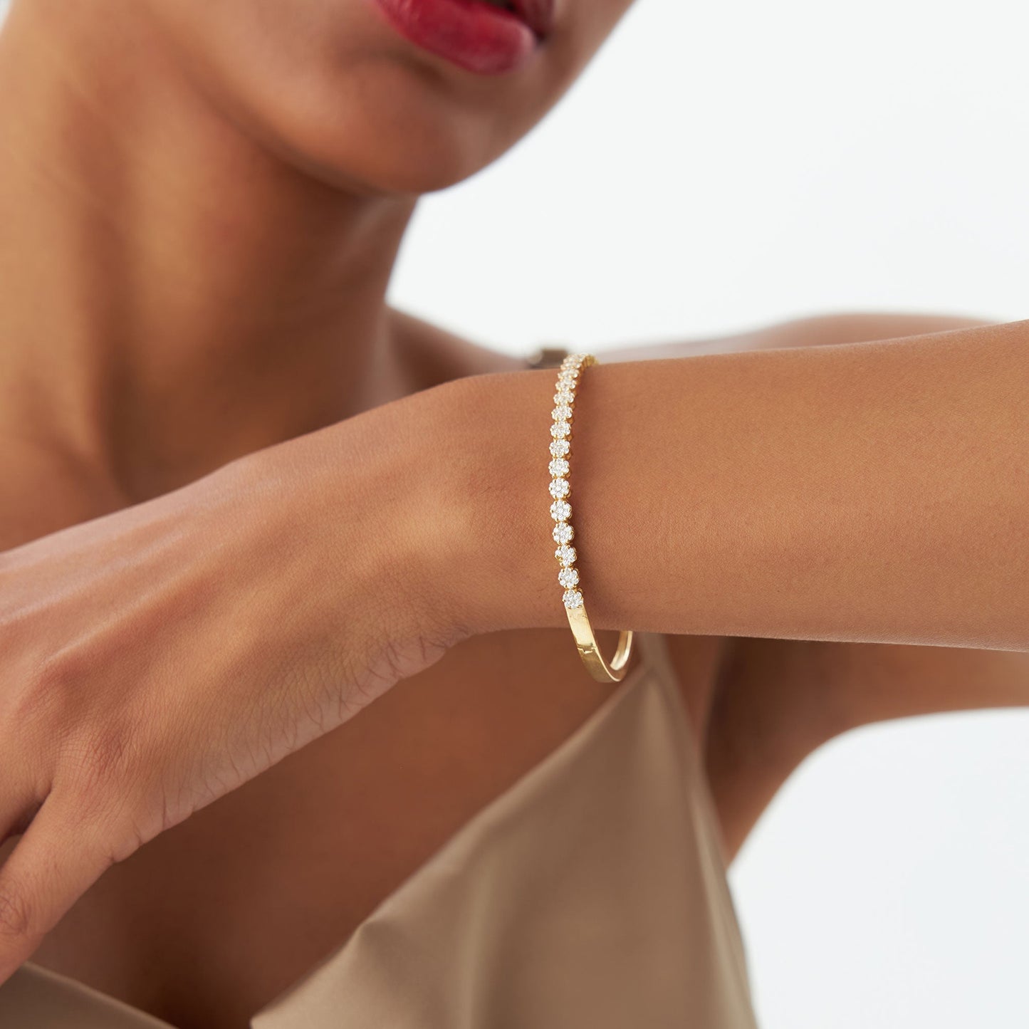 14k 1.15ctw Luxurious Cluster Diamond Bangle