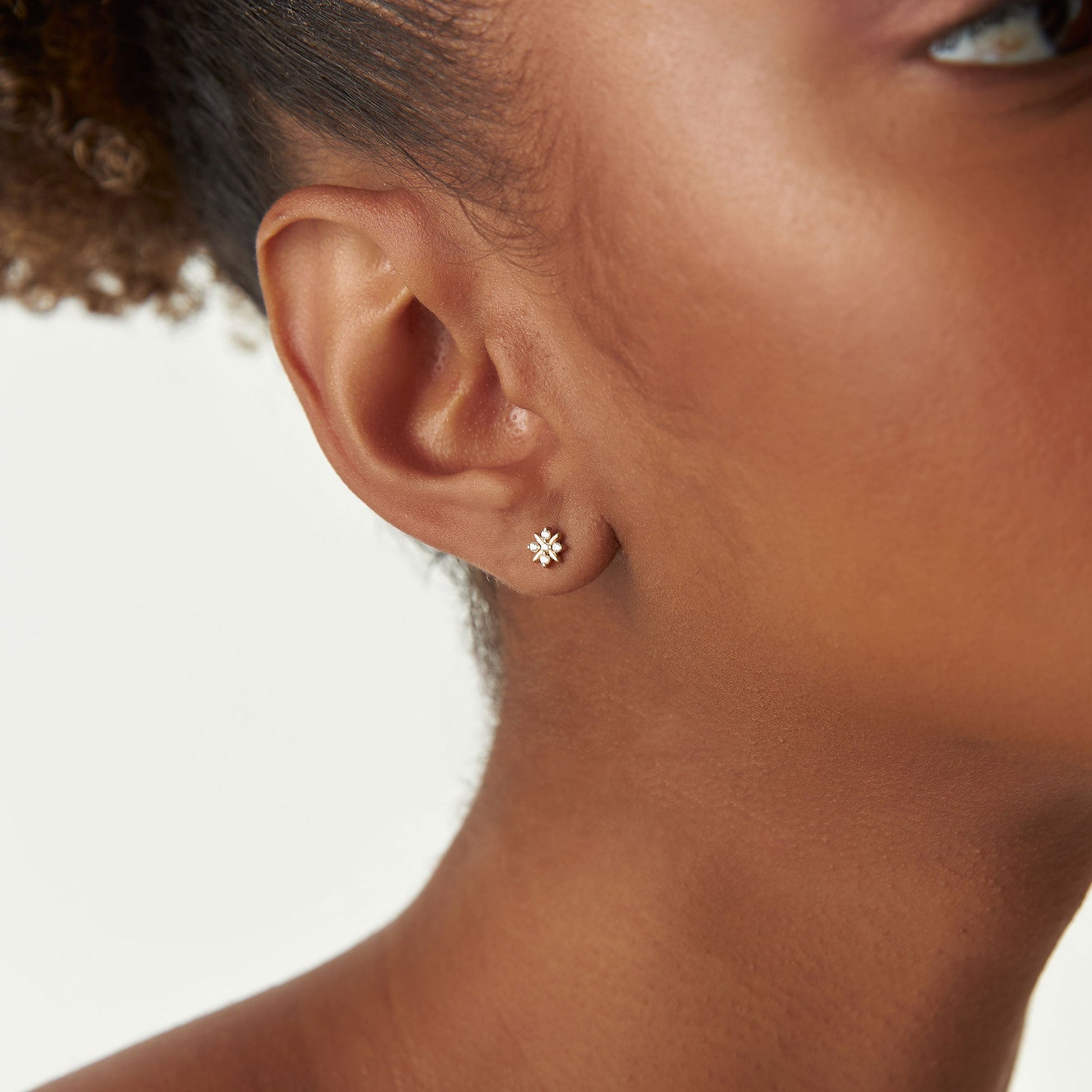 14k Dainty Crisscross Cluster Diamond Studs - Geum Jewels
