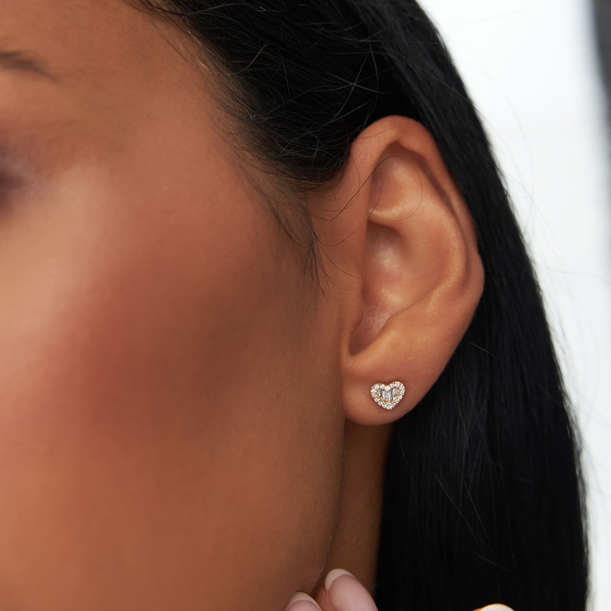 14K Gold Mini Baguette Diamond Heart Studs - Geum Jewels