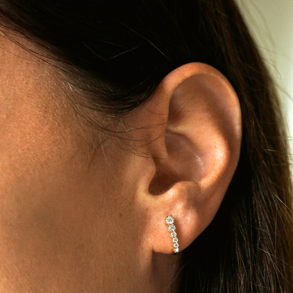 14k Round Diamond Prong Setting Graduating Stud Earrings - Geum Jewels