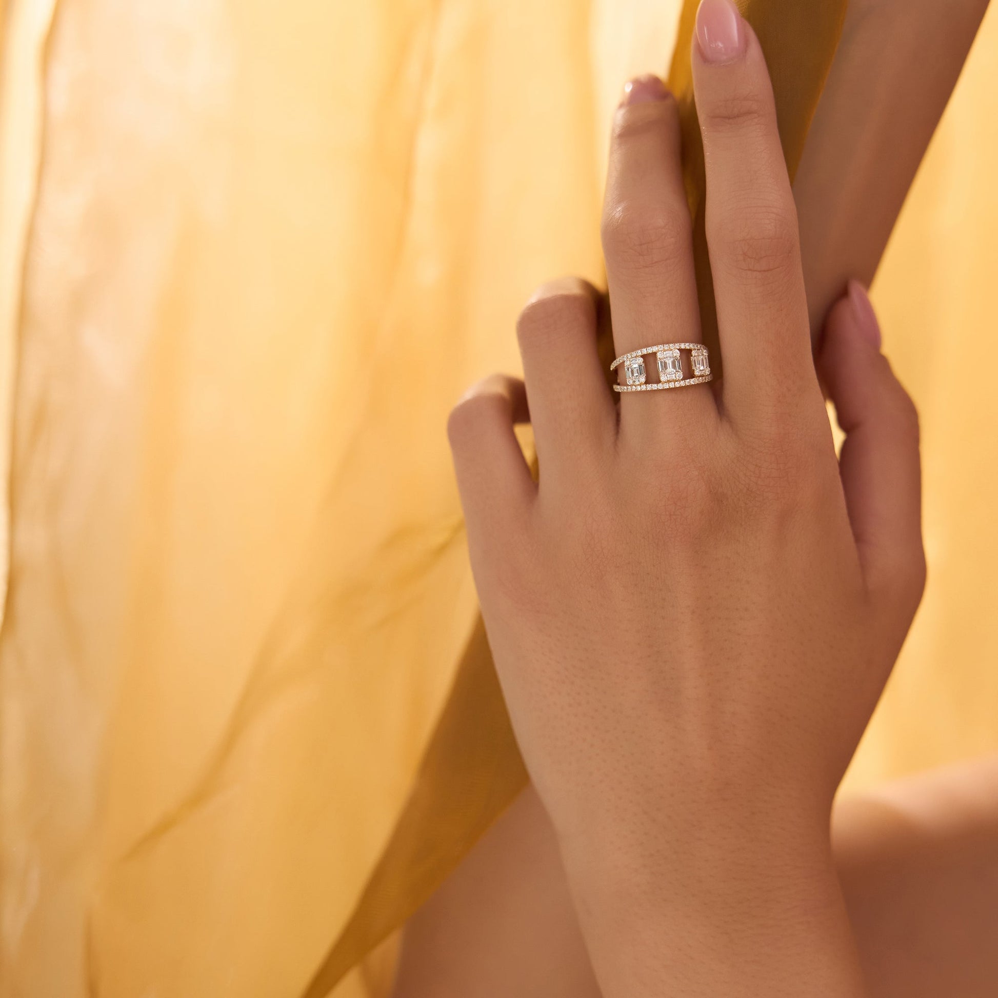 14k Baguette and Round Diamond Illusion Setting Cocktail Ring