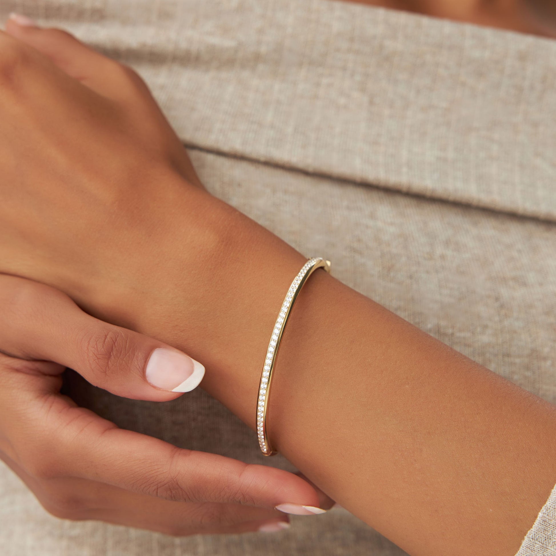 14k  1.00 Ctw Dome Diamond Bangle Bracelet